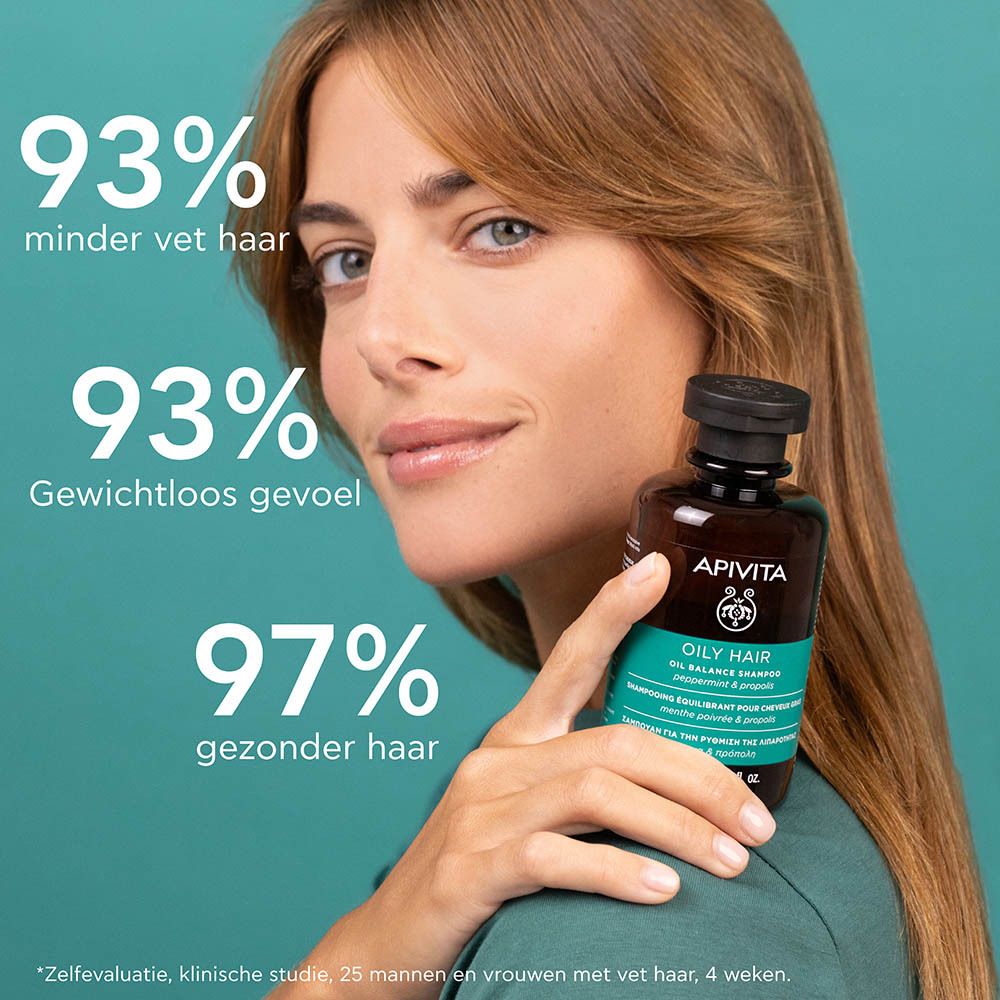 APIVITA Oily Hair Shampoo fles met ingrediëntenlijst en keurmerken.