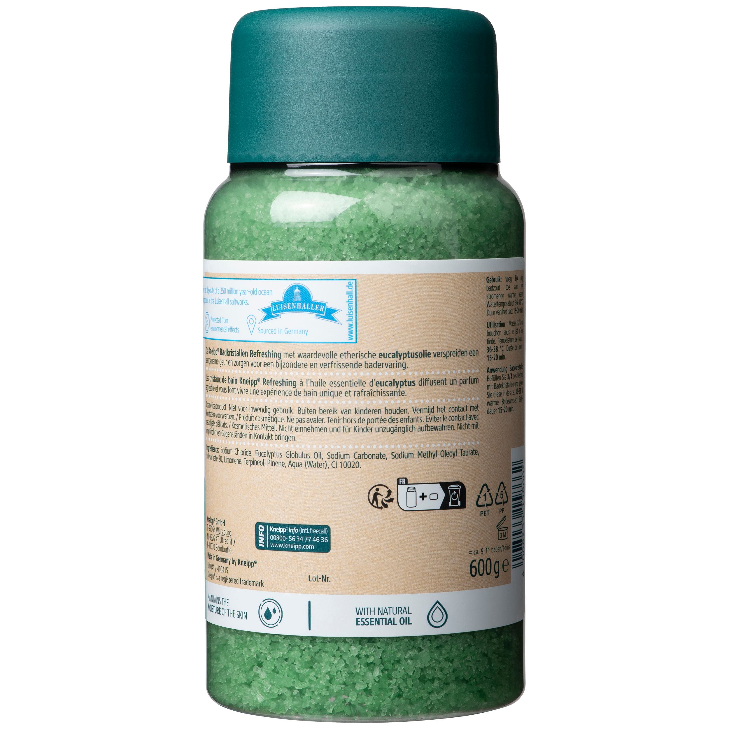 Achterkant van de fles groene badkristallen. Tekstinformatie, o.a. ingrediënten en gebruiksaanwijzing. Fles van gerecycled materiaal.