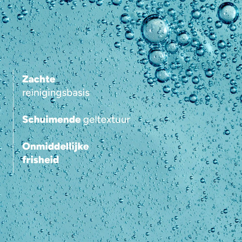 Close-up van waterbellen. Tekst: Zachte reiniging, schuimende geltextuur, onmiddellijke frisheid.