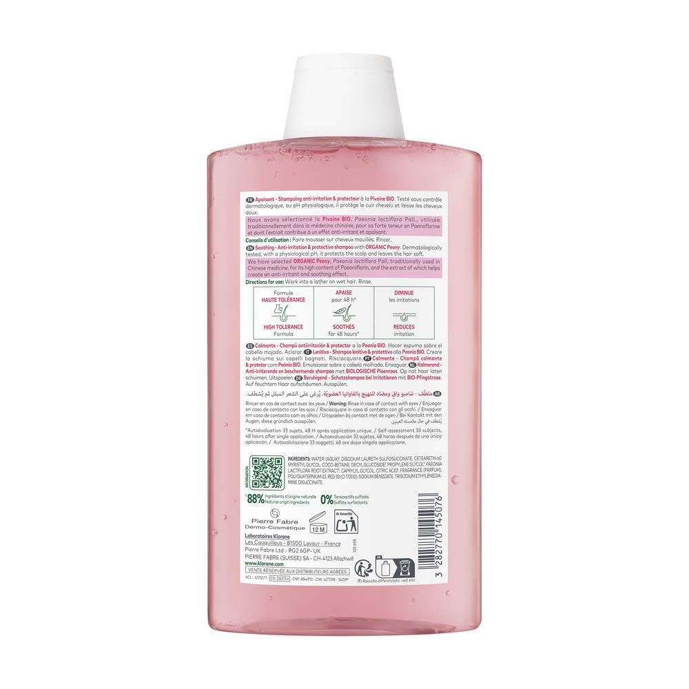 Roze shampoo fles. Tekst met productinfo. Roze bloem. Tekst: Klorane, Apaisant, 48h d'apaisement.