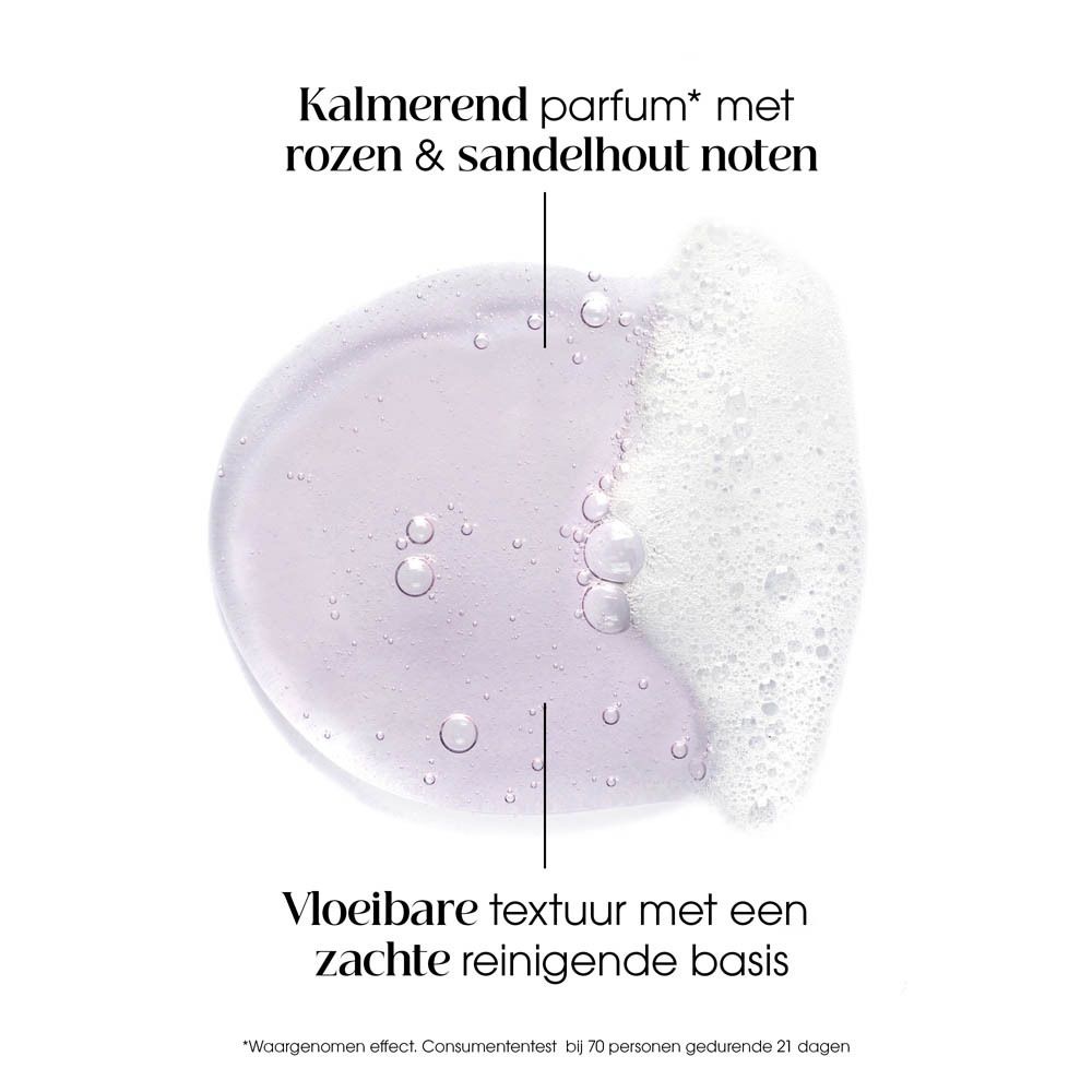 Achterkant van een roze shampoo fles. Tekst met productinfo. Certificeringen en logo's.