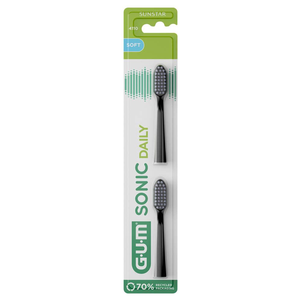 Deux têtes de brosse de rechange GUM® SONIC DAILY noires dans un emballage vert. Soies souples, nom du produit et marque visibles.