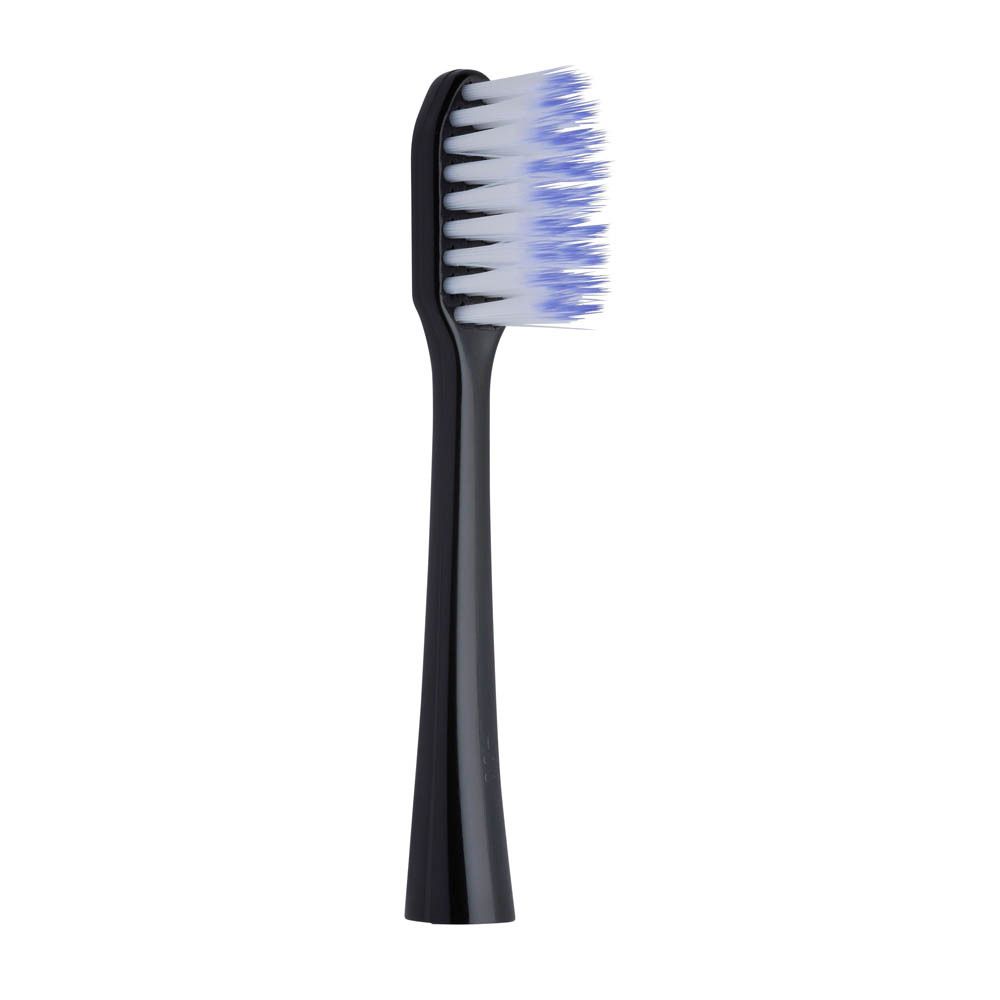 Gros plan d'une tête de brosse de rechange noire avec des soies blanches et bleues. Tête unique, vue détaillée.