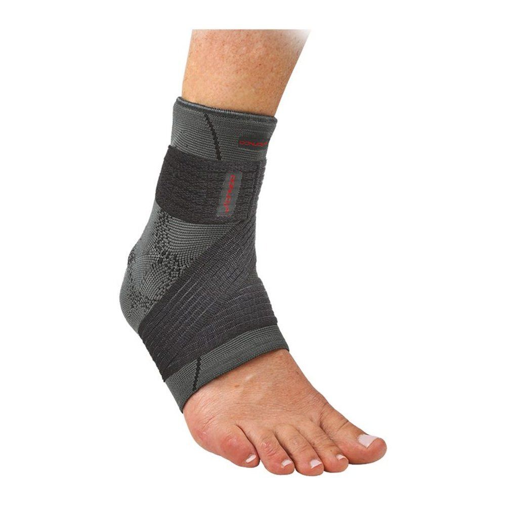 Attelle de cheville sur un pied. Matériau gris et noir, fermeture velcro. Marque DonJoy. Vue latérale.