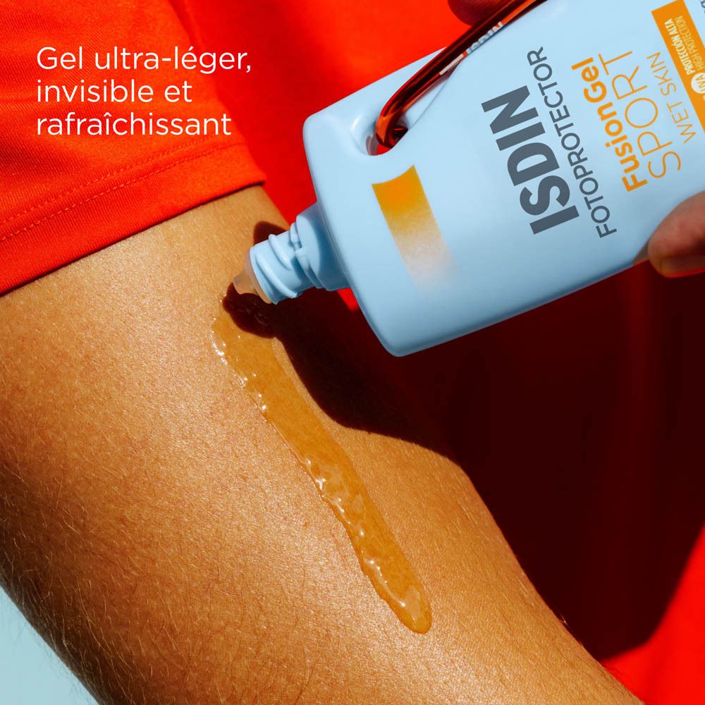 Emballage et flacon. Texte: FOTOPROTECTOR ISDIN FusionGel SPORT Wet Skin 50. Avec illustration de coureurs.