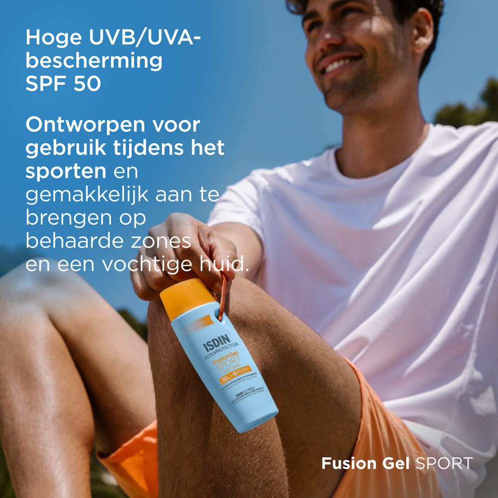 ISDIN FusionGel SPORT. Homme tenant le flacon. Texte: Haute protection UVB/UVA SPF 50.