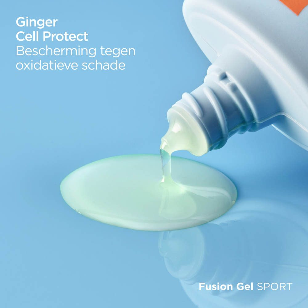 ISDIN FusionGel SPORT. Gel versé sur une surface. Texte: Ginger Cell Protect.