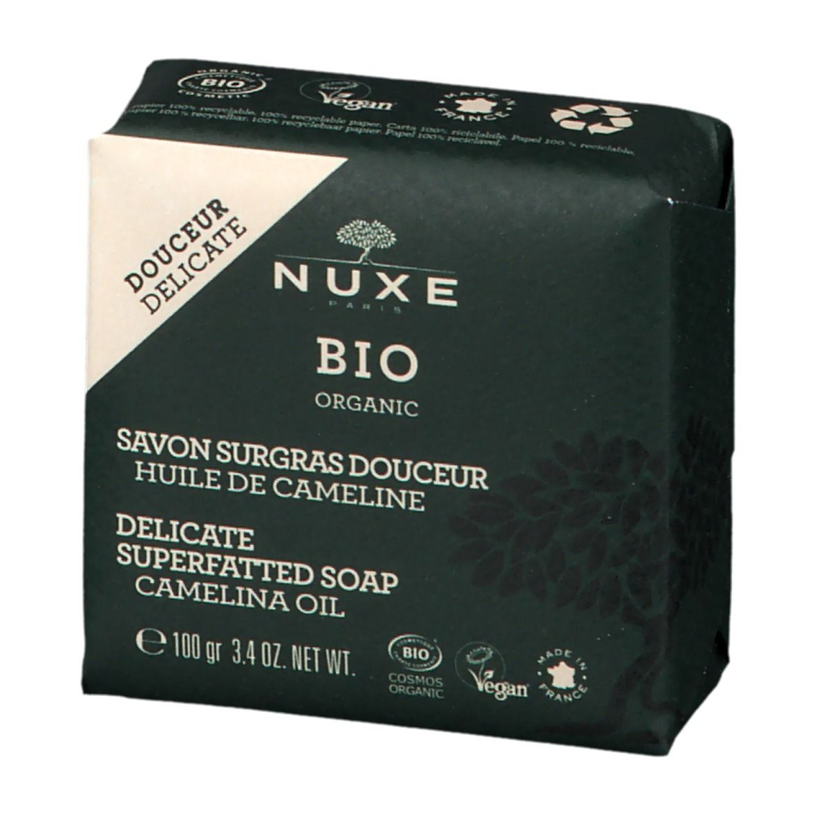 Zeepverpakking met Nuxe Bio logo en productinformatie. Hoekweergave.