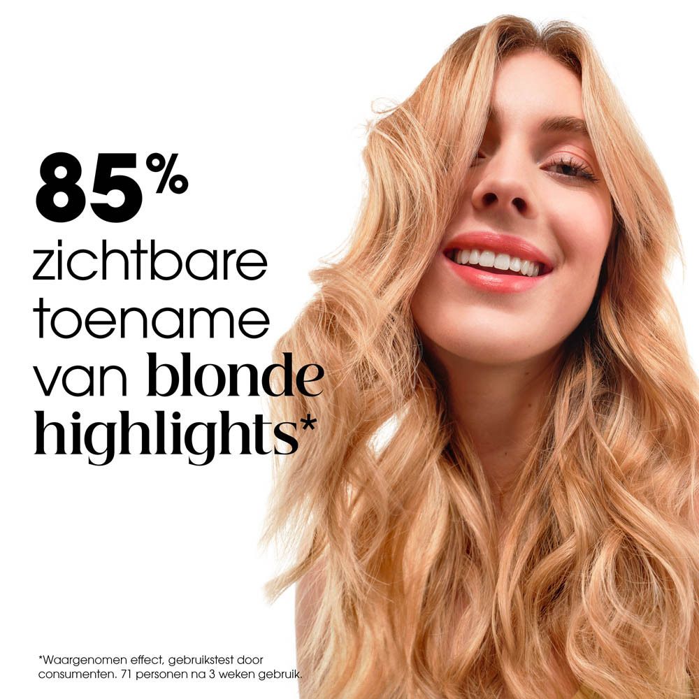 Gele fles met verstuiver. Opschrift: KLORANE, kamillespray. 97% natuurlijke ingrediënten. 100 ml.