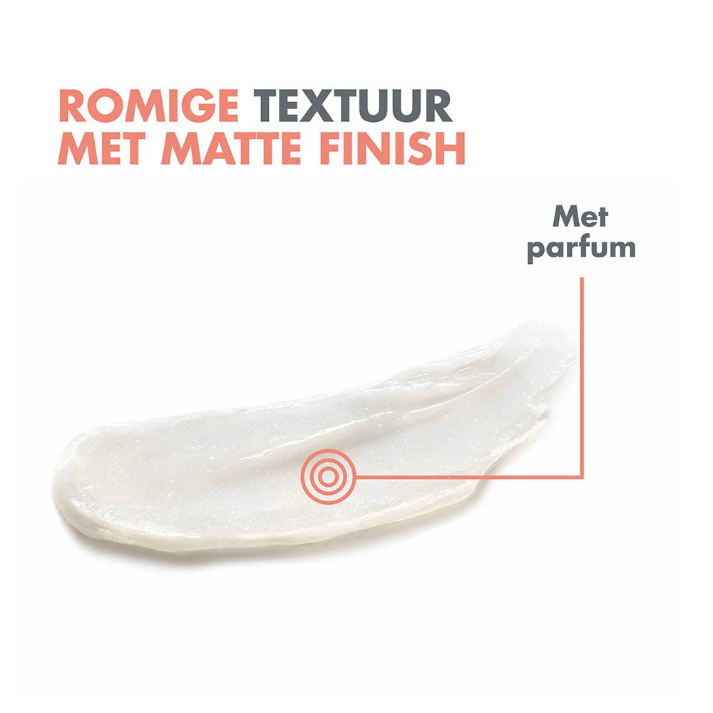 Romige textuur met matte finish en parfum.