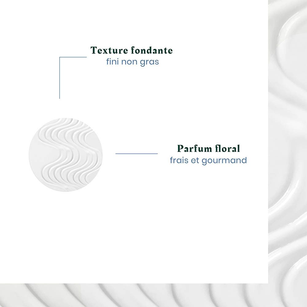Texture fondante non grasse et parfum floral frais et gourmand.