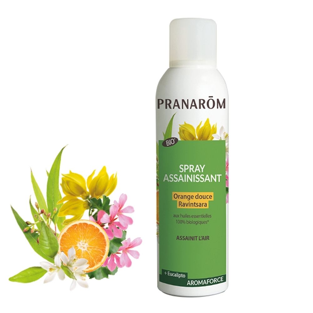 Flacon blanc avec éléments floraux. Inscription: PRANARÔM, Spray Assainissant. Orange, fleurs et feuilles.