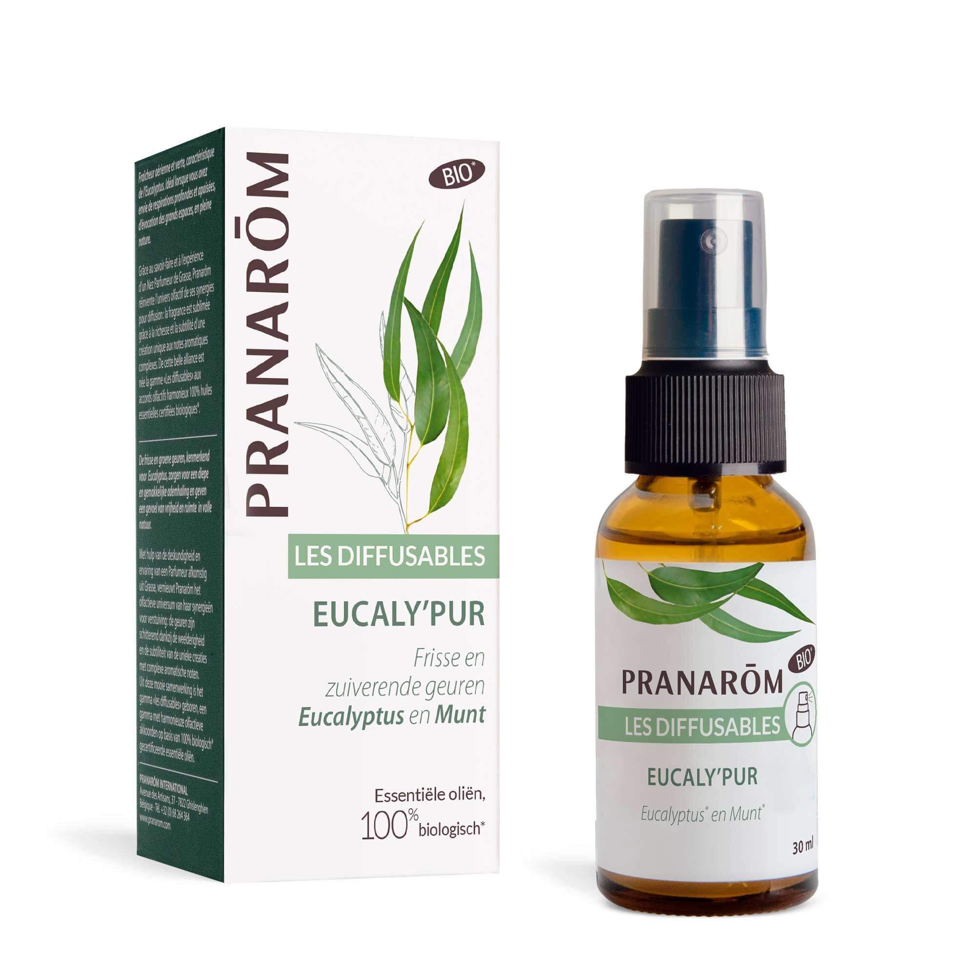 Product en verpakking. Fles met verstuiver en doos. Tekst: PRANARÔM, LES DIFFUSABLES, EUCALY'PUR, 100% biologisch.