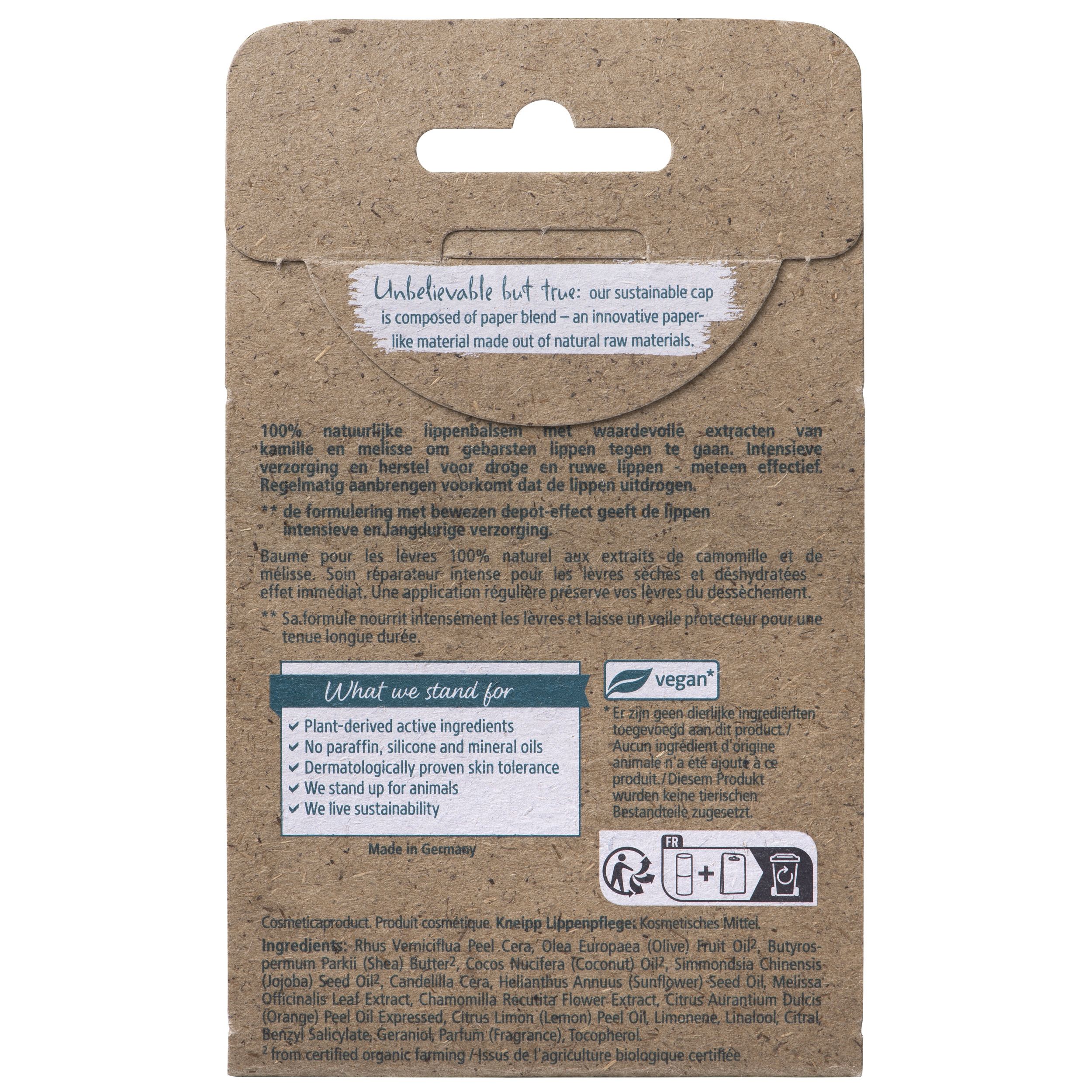 Achterkant van de lipverzorgingsverpakking. Tekst in het Duits en Frans. Vegan-keurmerk. Ingrediënten en fabrikantgegevens.