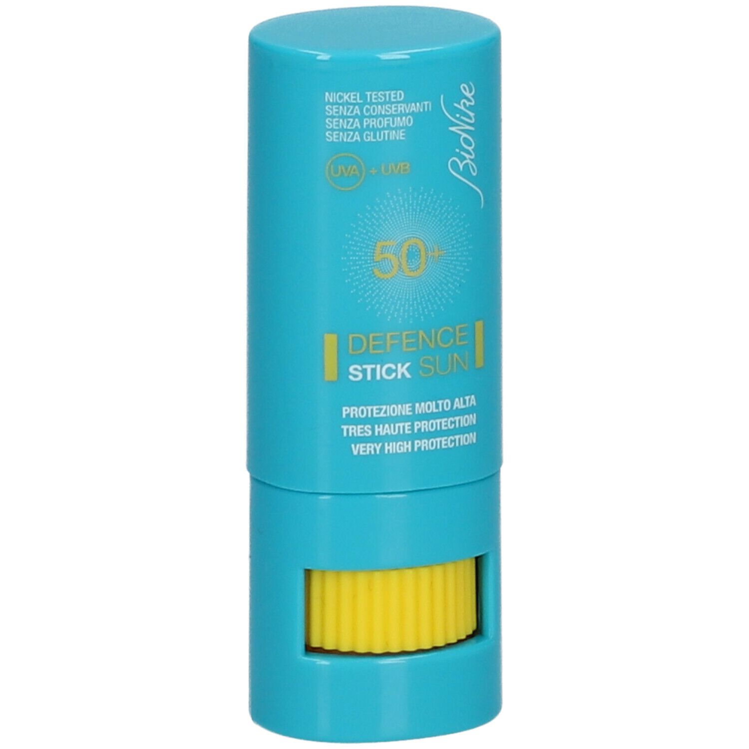 Blauwe stick met gele draaimechanisme. Opschrift: BioNike, DEFENCE SUN, 50+. Bevat informatie over bescherming en ingrediënten.