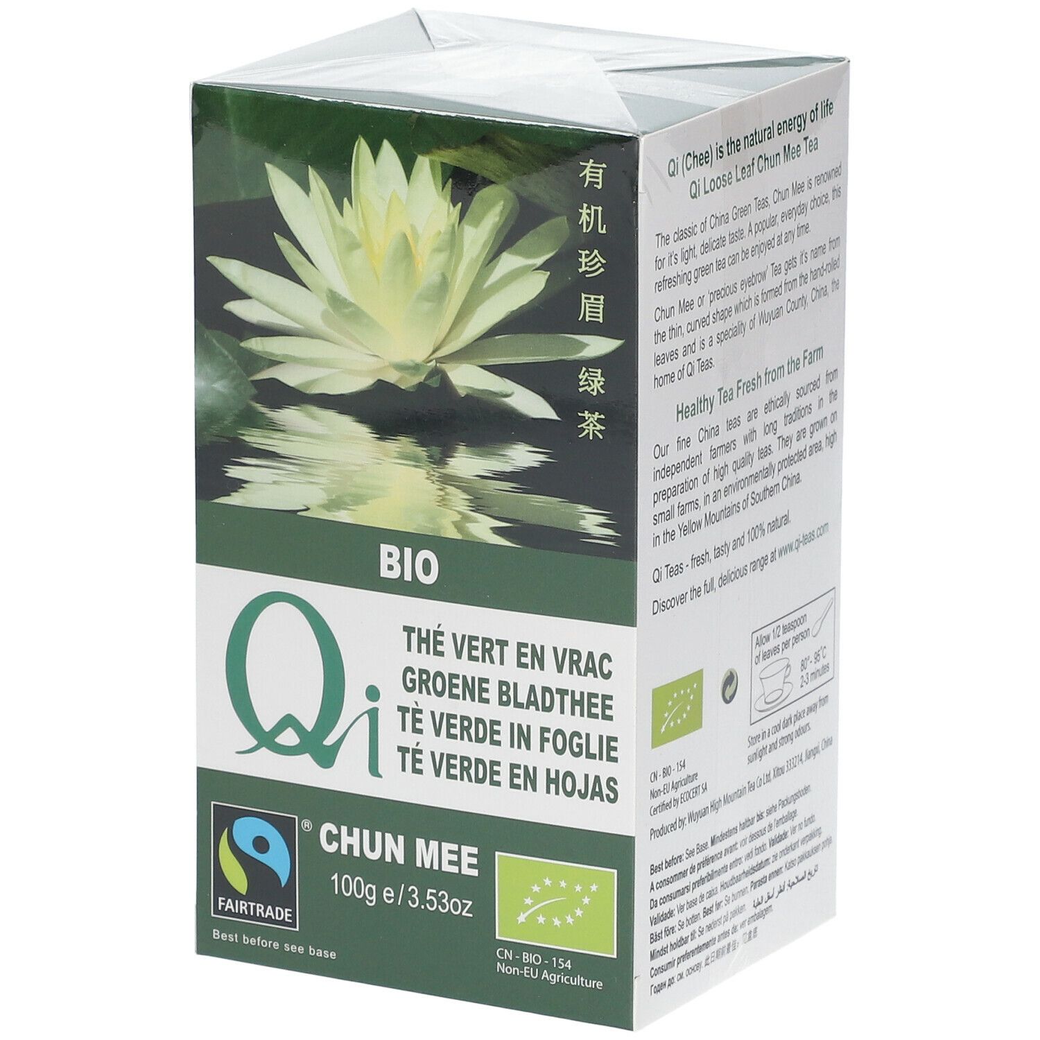 Verpakking groene thee Qi Chun Mee. Opschrift: Bio, Fairtrade. Afbeelding van een waterlelie.