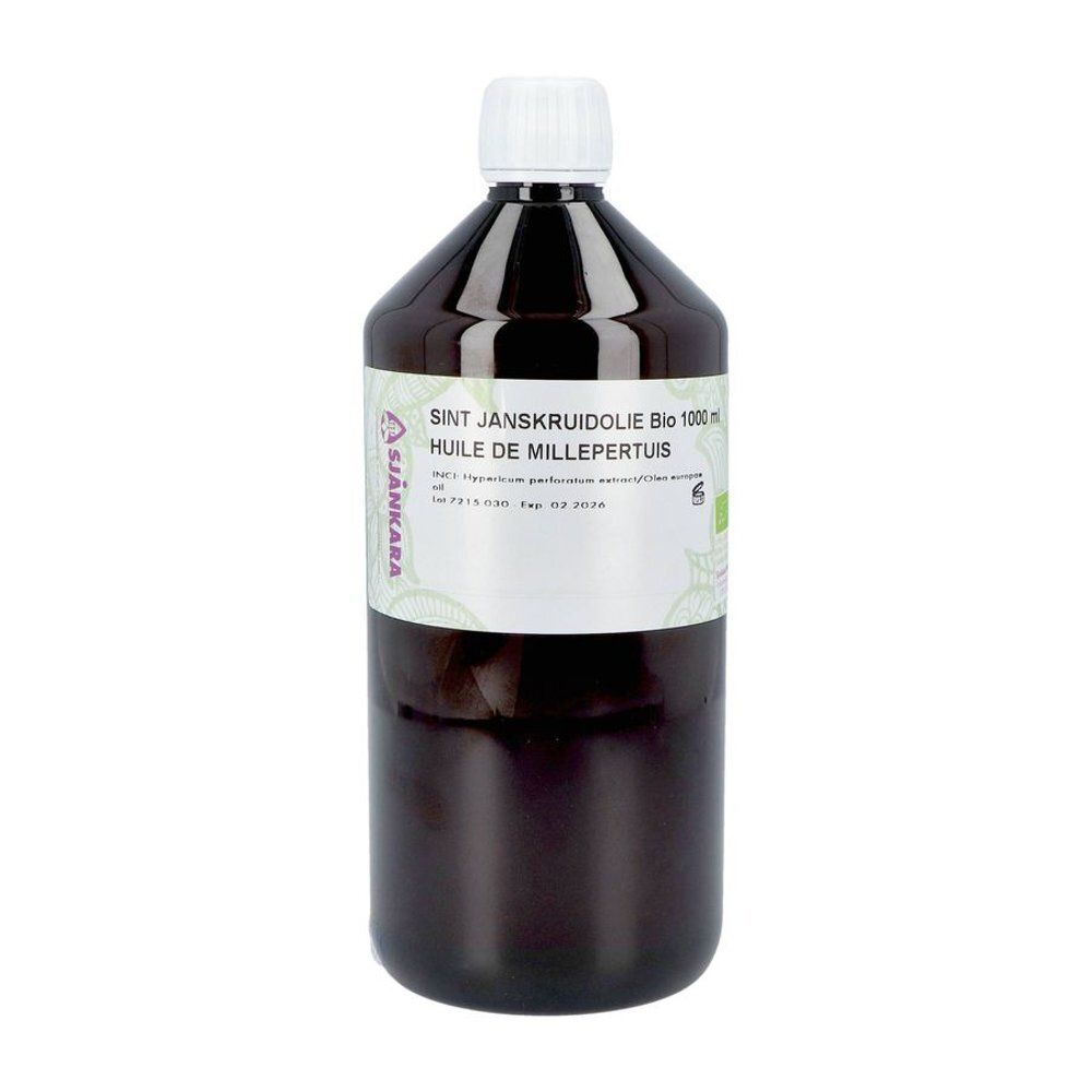 Bruine fles met witte dop. Etiket met tekst: Sint Janskruidolie Bio, Huile de Millepertuis. Merk Shankara.