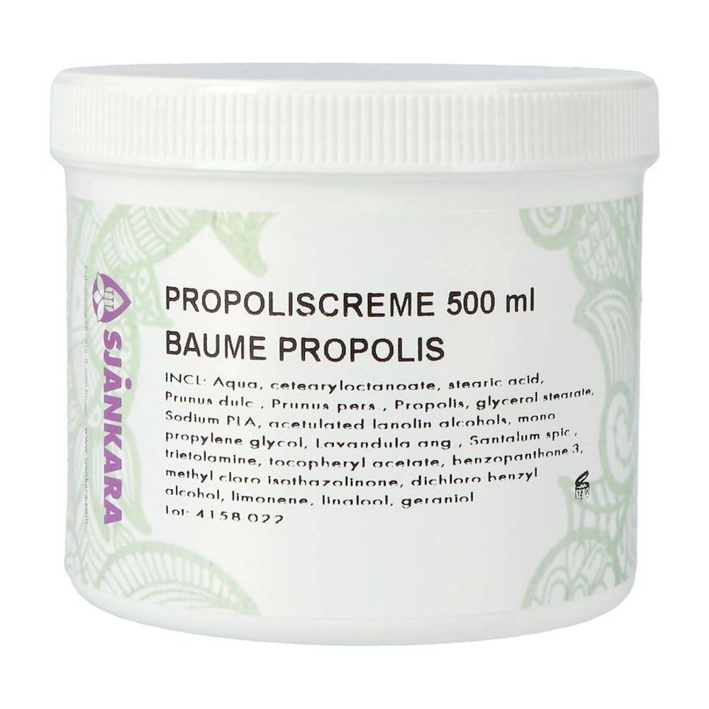 Pot blanc avec couvercle vissé. Inscription : PROPOLISCREME 500 ml, BAUME PROPOLIS. Marque Sjankara. Motifs vert et blanc.