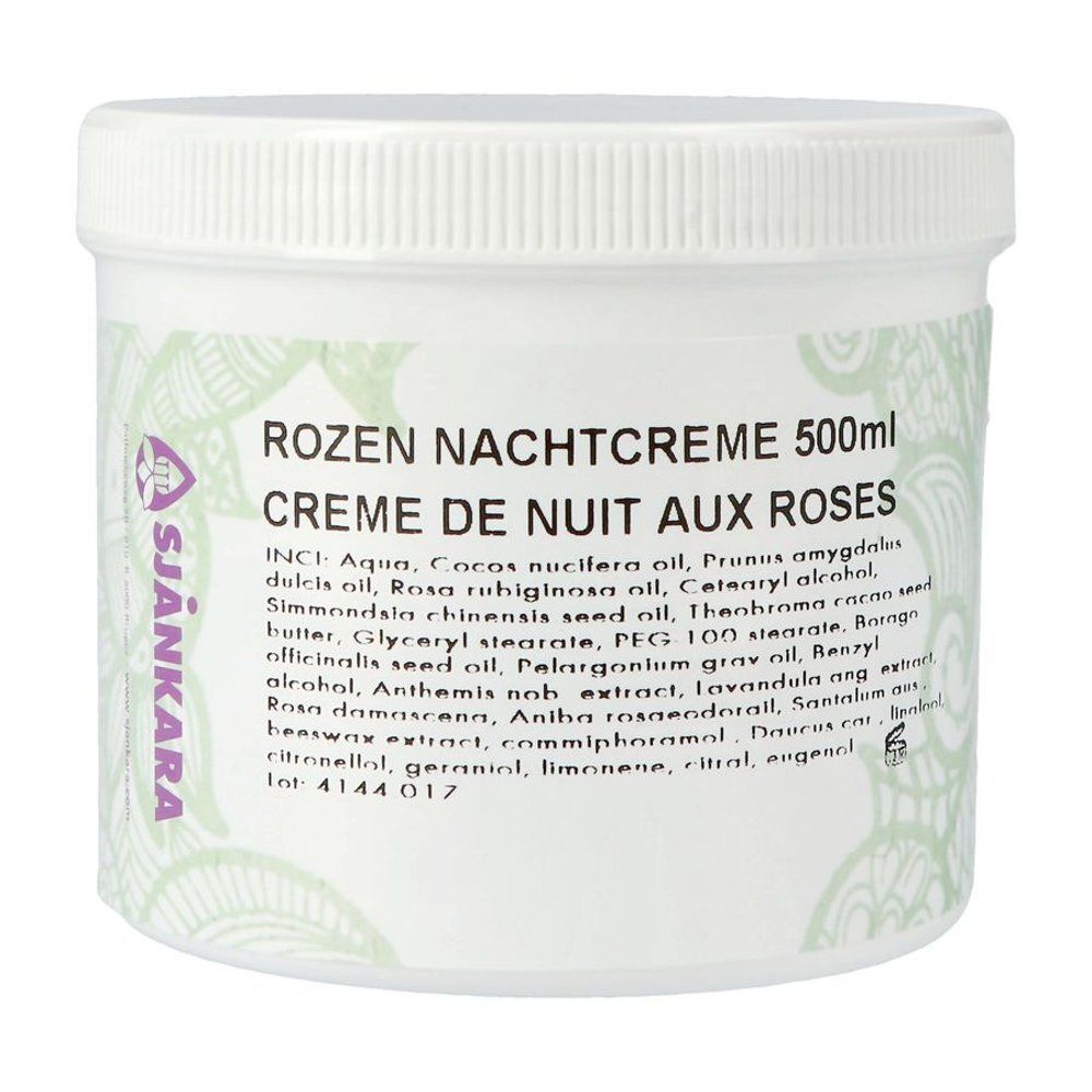 Witte pot met schroefdop. Opschrift: ROZEN NACHTCREME 500ml, CREME DE NUIT AUX ROSES. Merk: Sjankara. Ingrediënten en lotnummer.