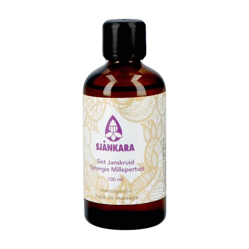 Flacon en verre brun avec bouchon noir. Inscription : Sjankara, Sint Janskruid Synergie Millepertuis, 100 ml, massageolie/huile de massage.