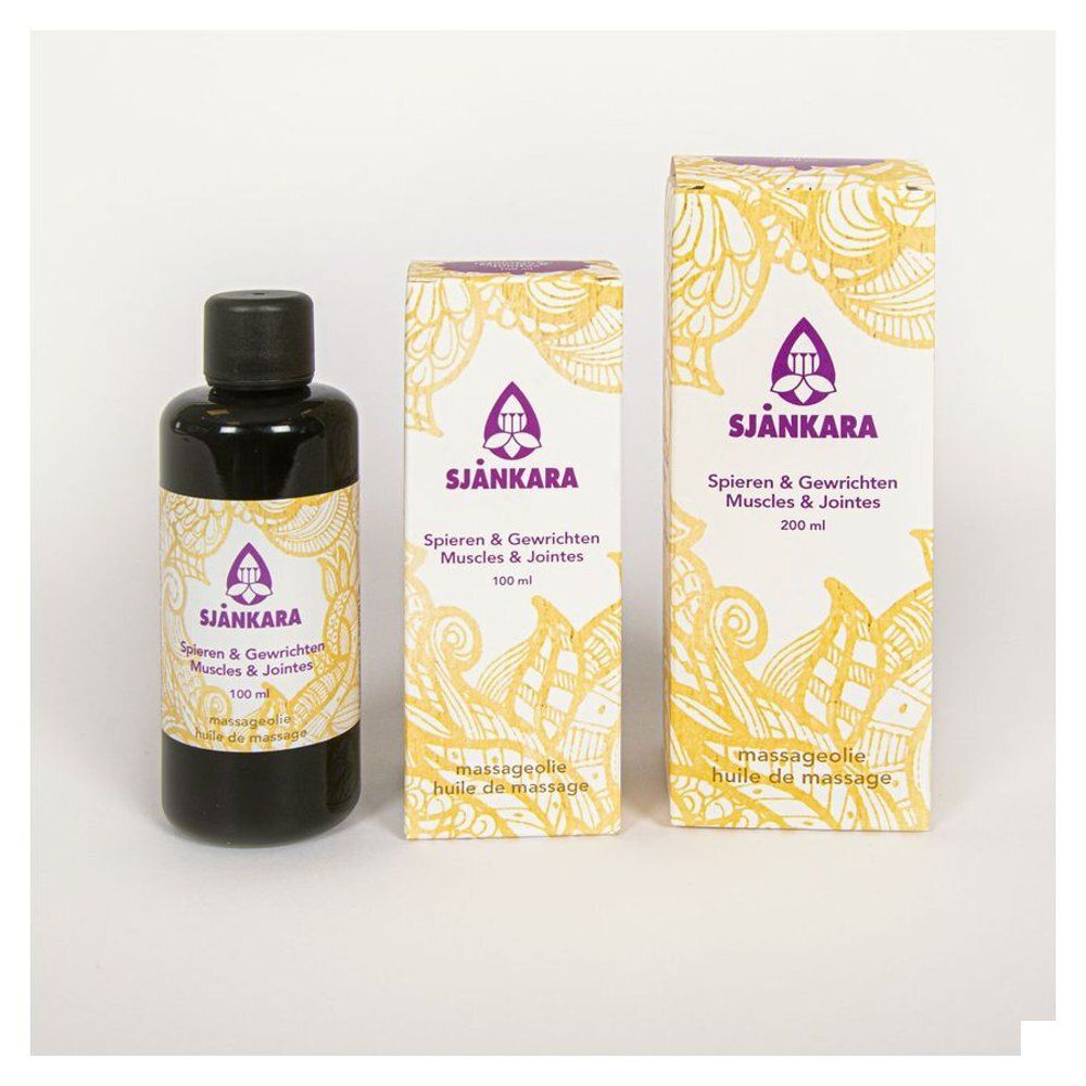 Trois produits : une bouteille et deux boîtes. Inscription : Sjankara, Spieren & Gewrichten Muscles & Jointes, huile de massage.