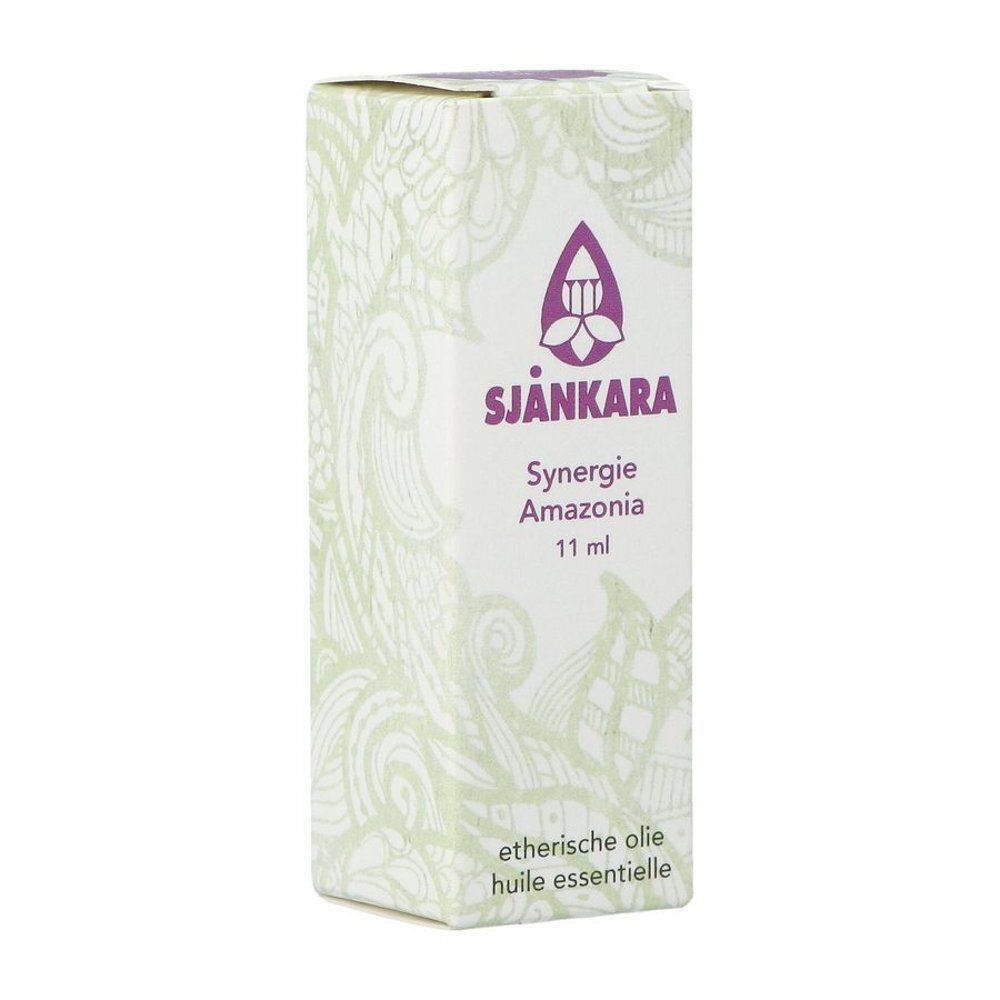 Emballage du produit. Texte: Sjankara Synergie Amazonia 11 ml. Motif floral. Texte: etherische olie, huile essentielle.