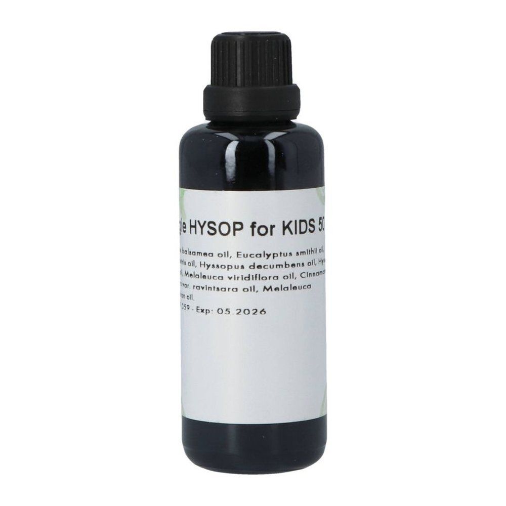 Donkere fles met zwarte dop. Etiket met "HYSOP for KIDS S" en ingrediënten. Houdbaar tot 05 2026.