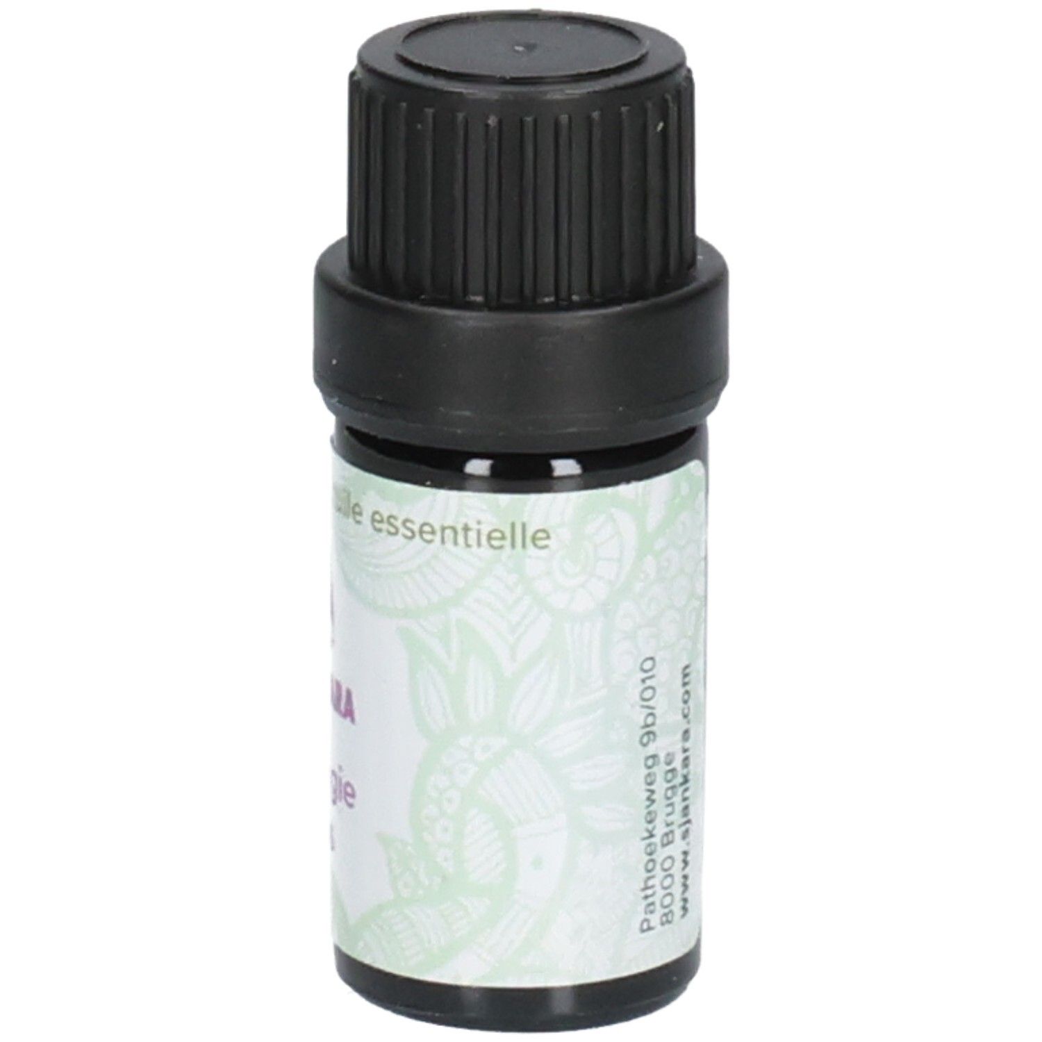 Bruine glazen fles met zwarte dop. Etiket met logo en tekst: Sjankara, Synergie Eros, huile essentielle.