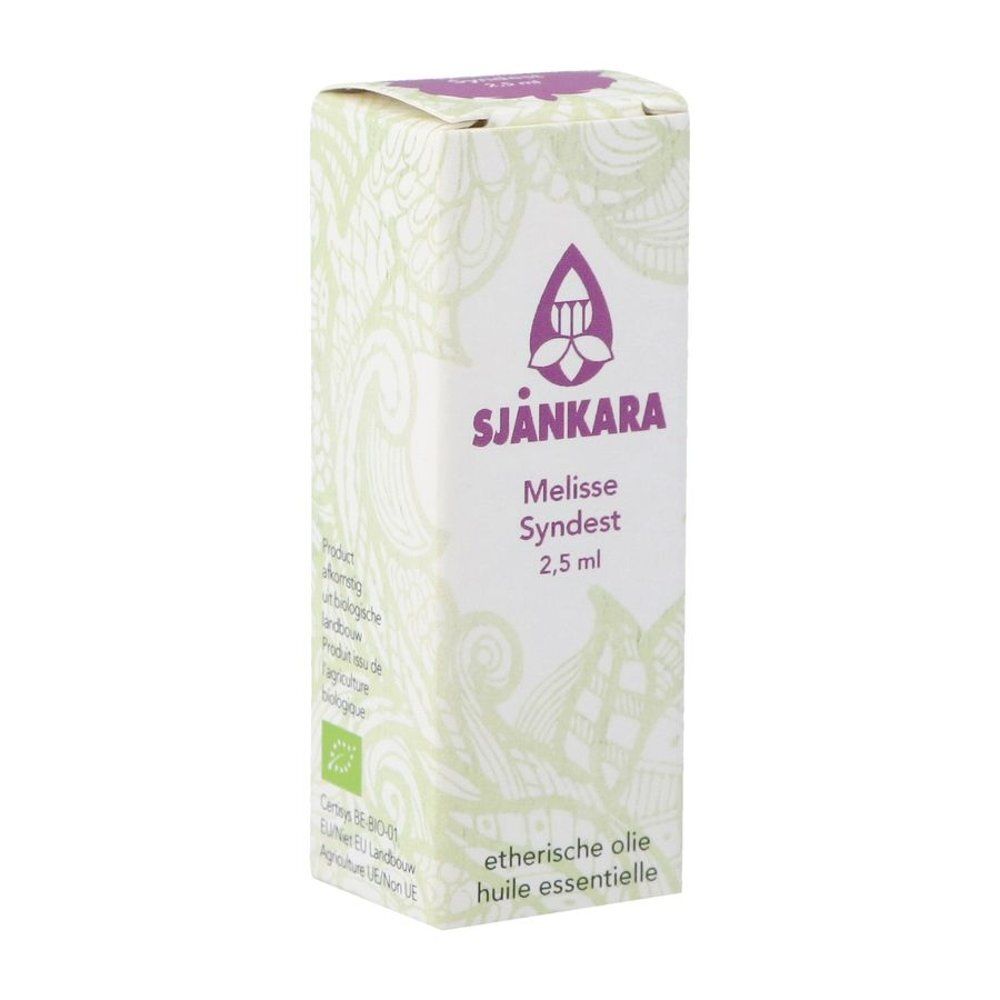 Verpakking met productnaam en logo. Bloemmotief. Bio-label. Volume-aanduiding.