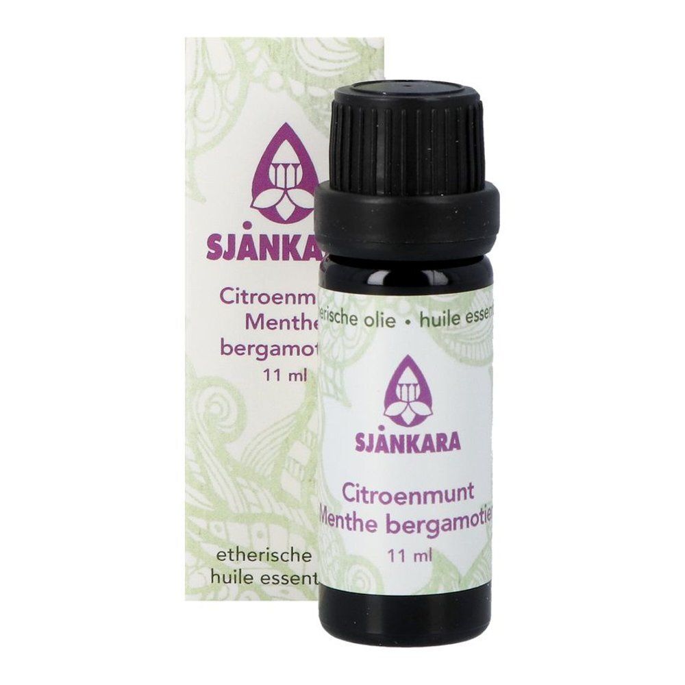 Kleine bruine glazen fles met zwarte dop. Label: SJANKARA, Citronenmunt, Menthe bergamot, 11 ml.