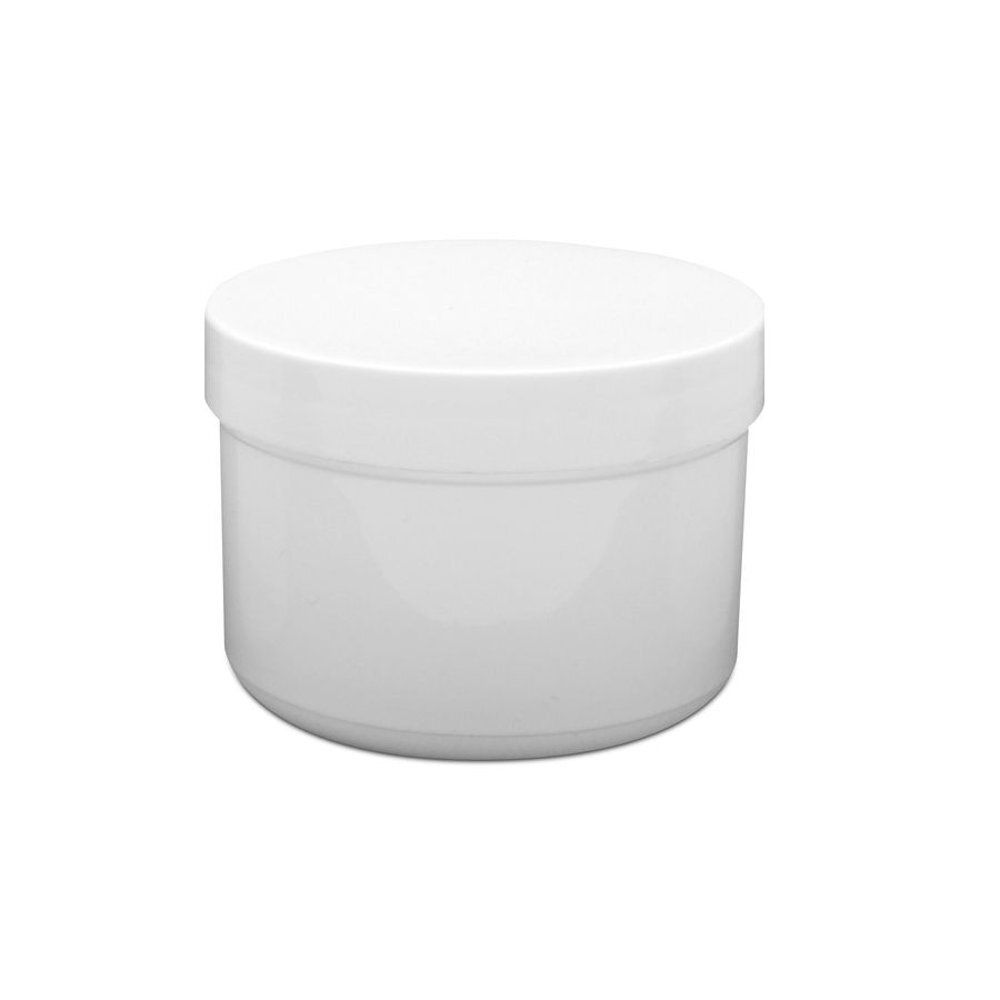 Pot à pommade blanc avec couvercle à visser. Vue de face, isolé sur fond blanc. Produit non étiqueté.
