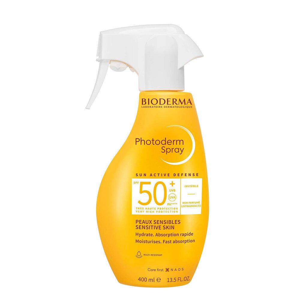 Gele sprayfles met witte sproeikop. Opschrift: Bioderma Photoderm Spray SPF50+ voor gevoelige huid.