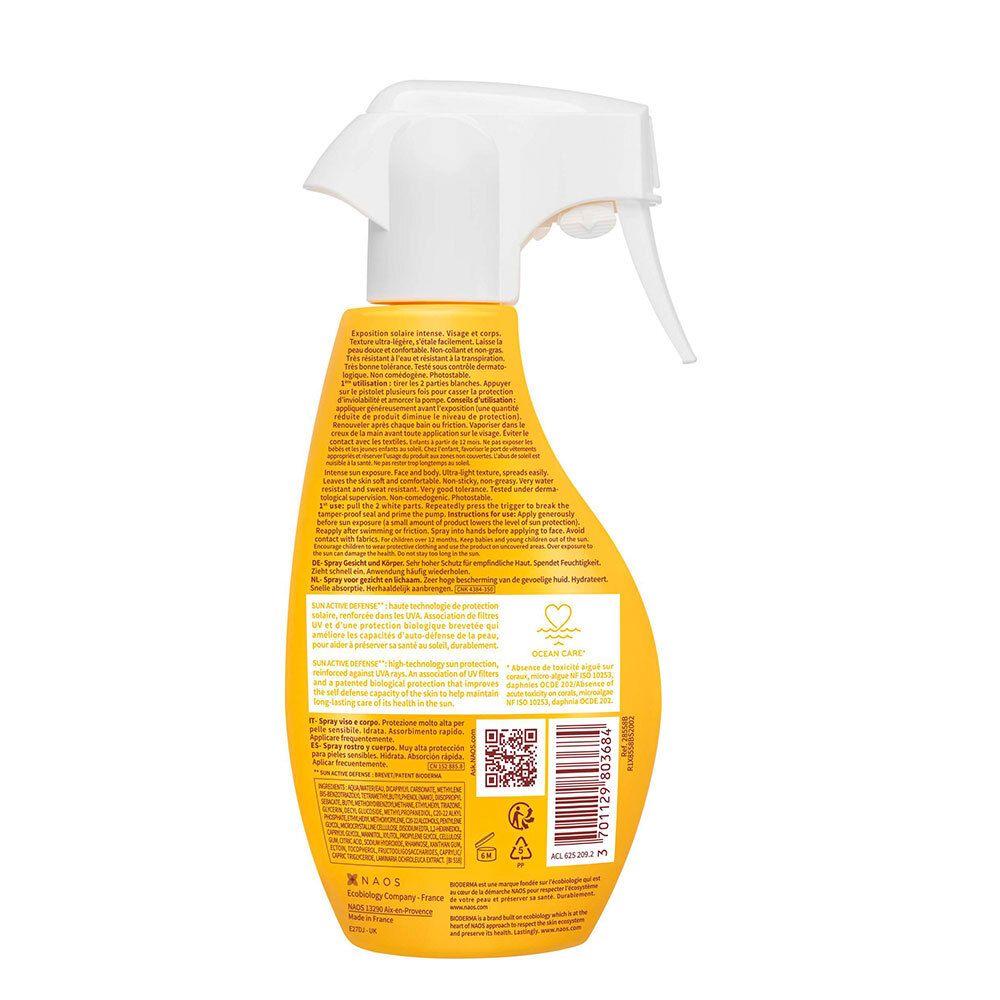 Achterkant van een gele sprayfles. Tekstinformatie, QR-code en logo's. Witte sproeikop.