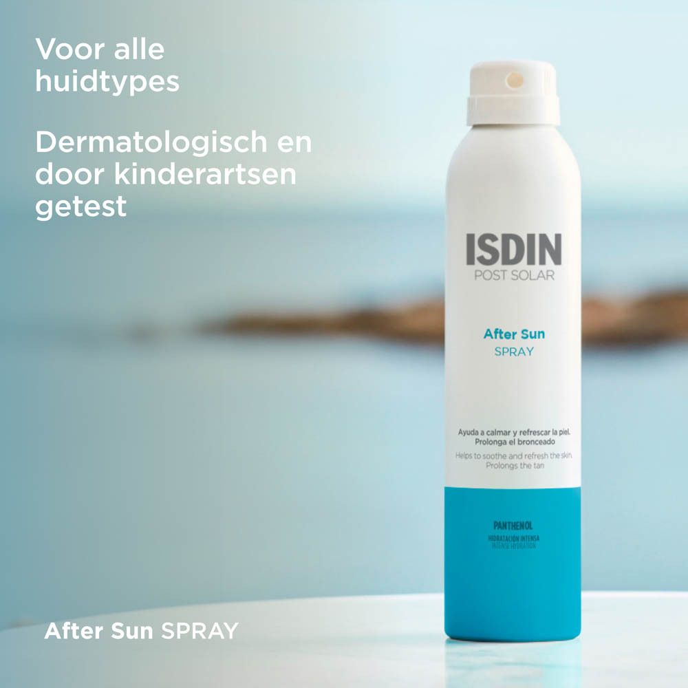 Wit-blauwe sprayfles. ISDIN Post Solar After Sun Spray. Tekst en logo. Spuitkop.