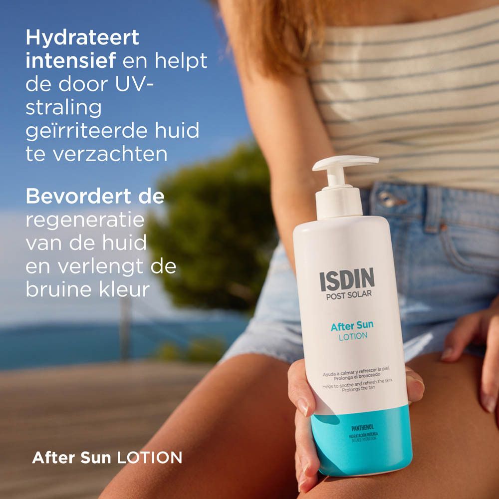 ISDIN Post-Solar After Sun Lotion. Fles en tekst. Blauw en wit ontwerp.