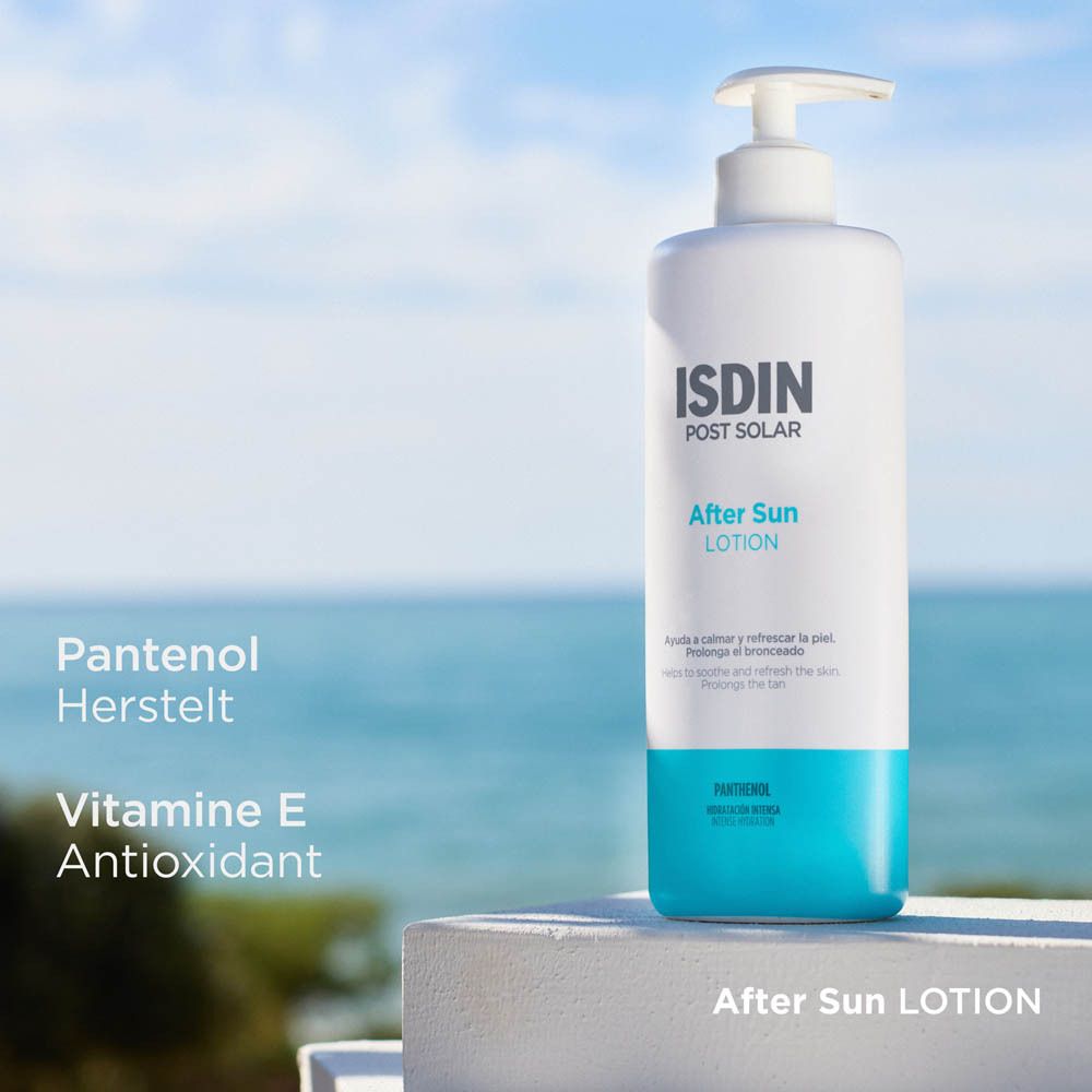 ISDIN Post-Solar After Sun Lotion. Fles en tekst. Blauw en wit ontwerp.