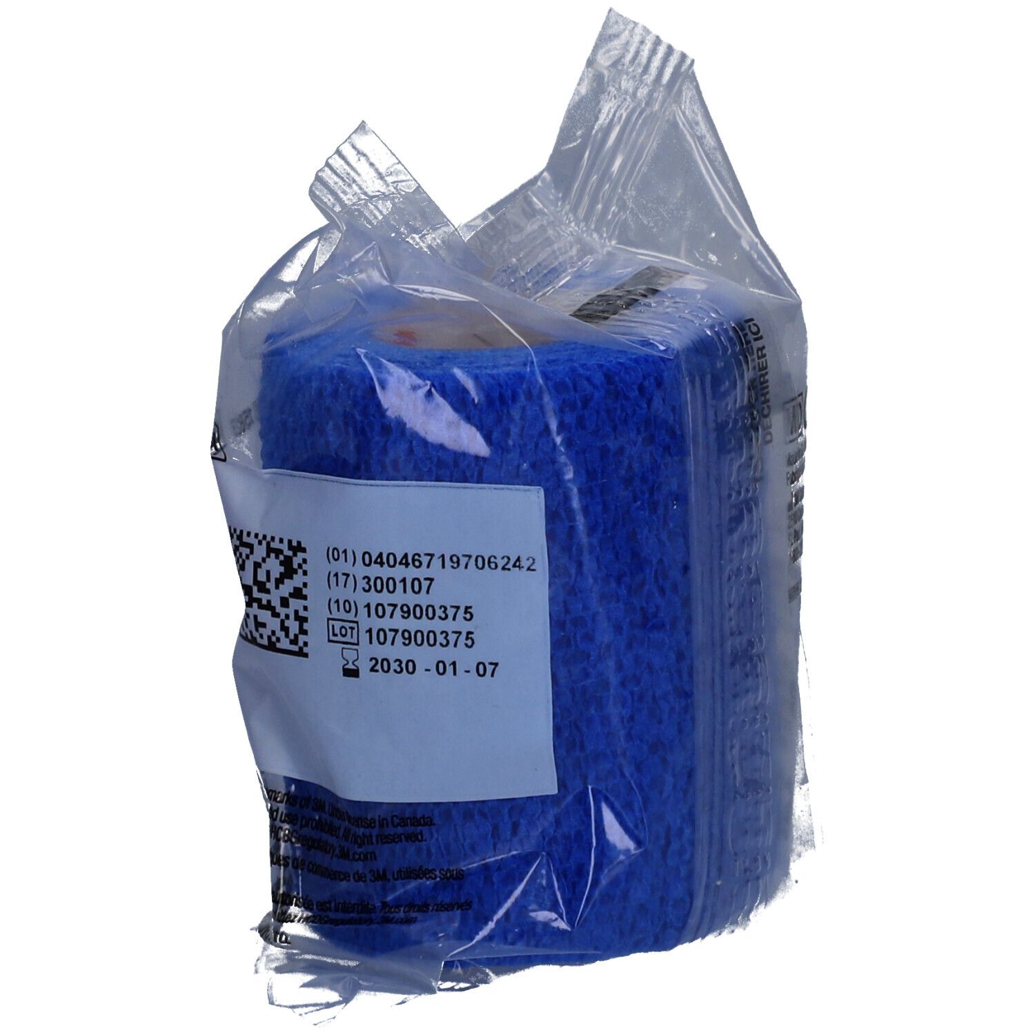 Bande 3M Coban bleue dans emballage transparent. Étiquette avec code-barres et numéro de lot. Péremption 01-07-2030.