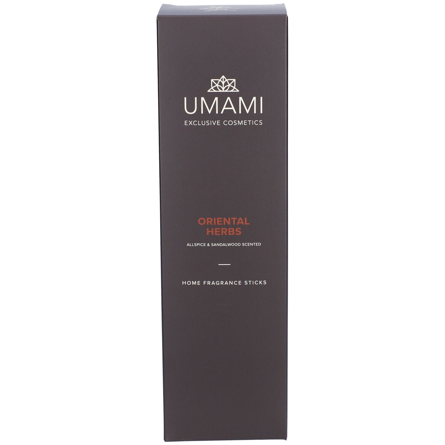 Hoge, bruine verpakking. Opschrift: ORIENTAL HERBS. Tekst: Allspice & Sandalwood Scented. Home Fragrance Sticks. UMAMI logo.