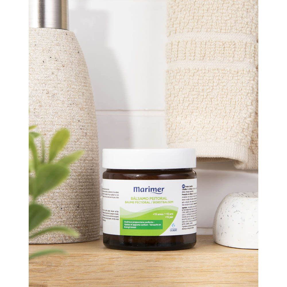 Bruine pot met witte deksel. Opschrift: Marimer, Balsem Pectoral. Tekst in het Frans en Nederlands.