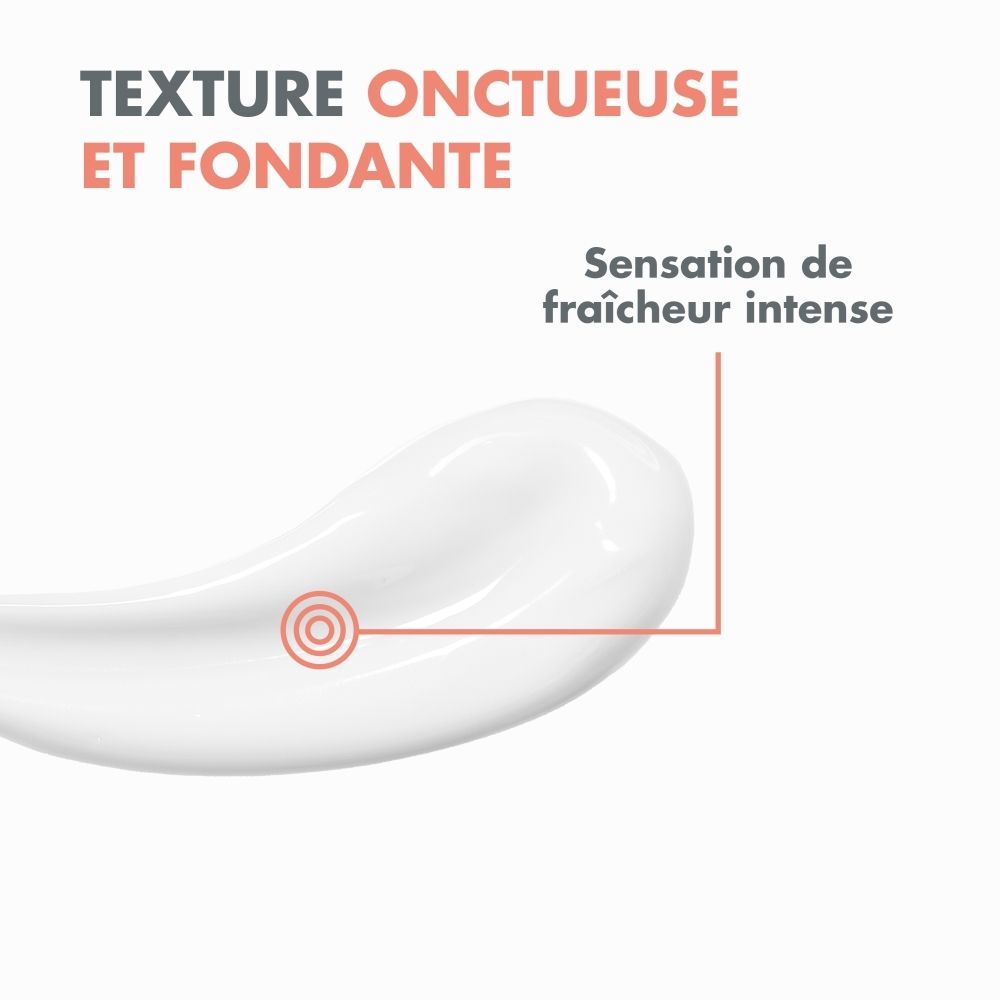 Gros plan d'une crème blanche. Texte: Texture onctueuse et fondante.