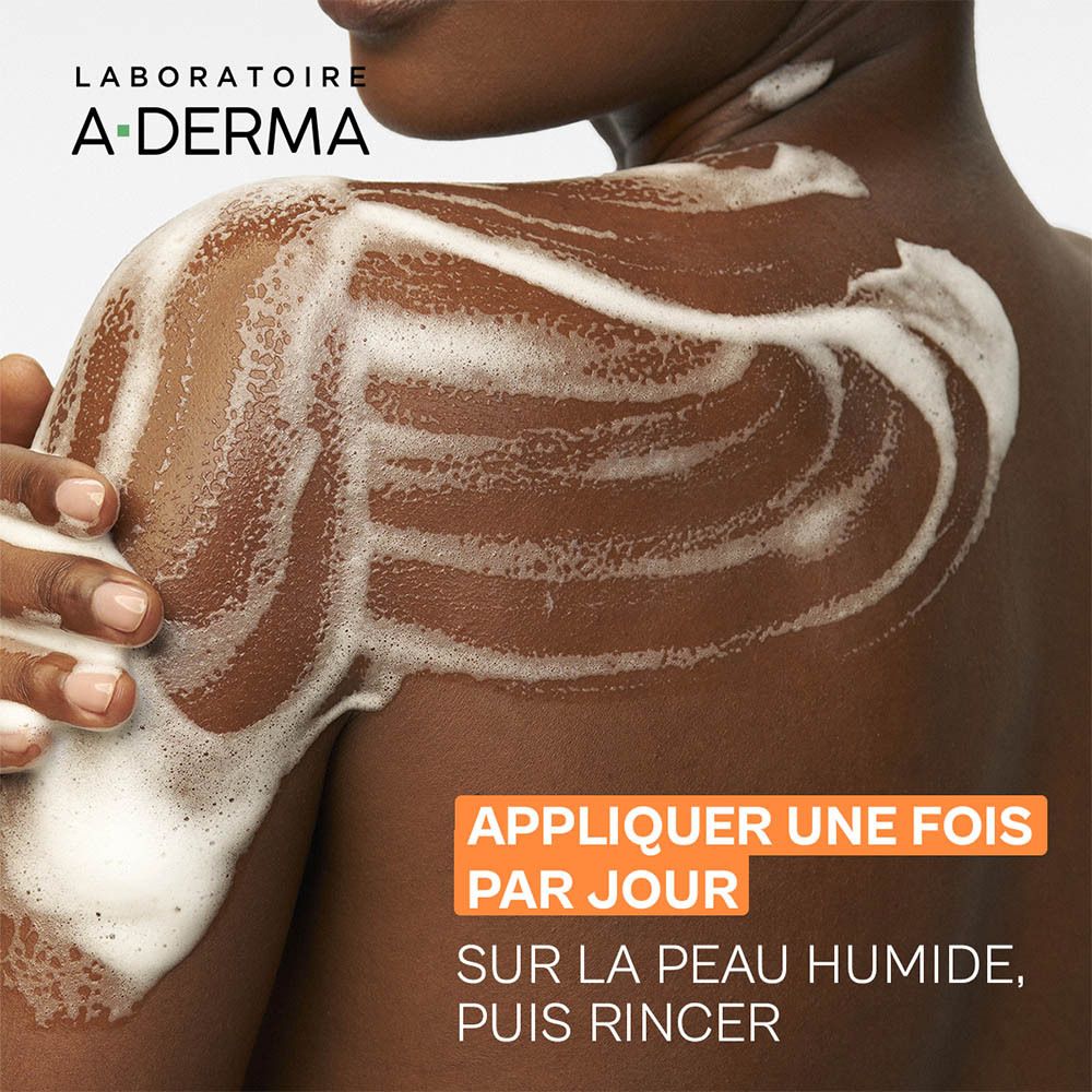Personne se lave le dos. Texte : Appliquer une fois par jour sur la peau humide, puis rincer.