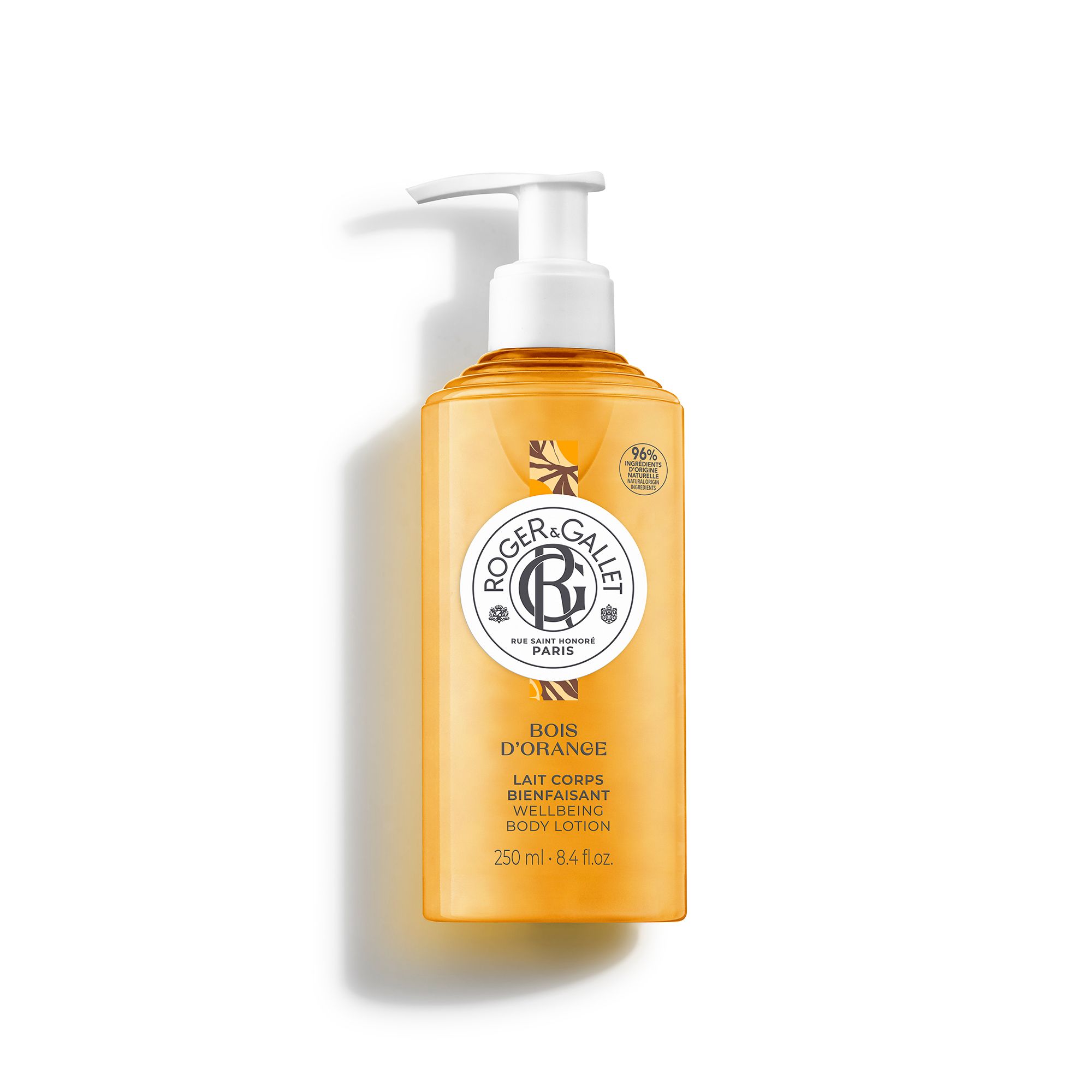 Gele fles met doseerpomp. Opschrift: BOIS D'ORANGE, LAIT CORPS BIENFAISANT, WELLBEING BODY LOTION. Logo Roger & Gallet.