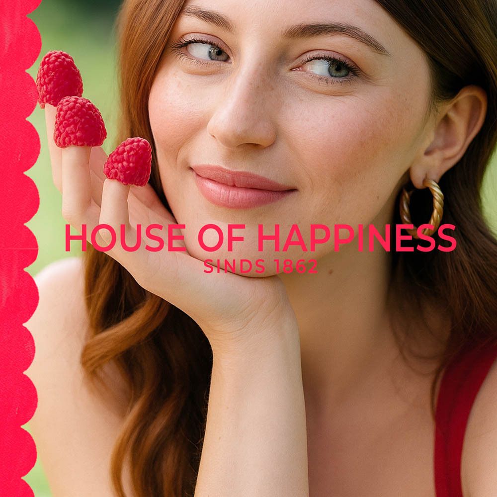 Vrouw met frambozen. Tekst: House of Happiness, Depuis 1862.