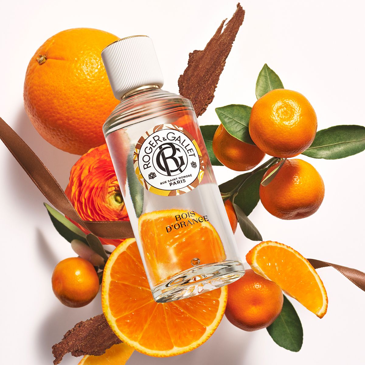 Fles Roger & Gallet 'Bois d'Orange' met sinaasappels en bladeren.