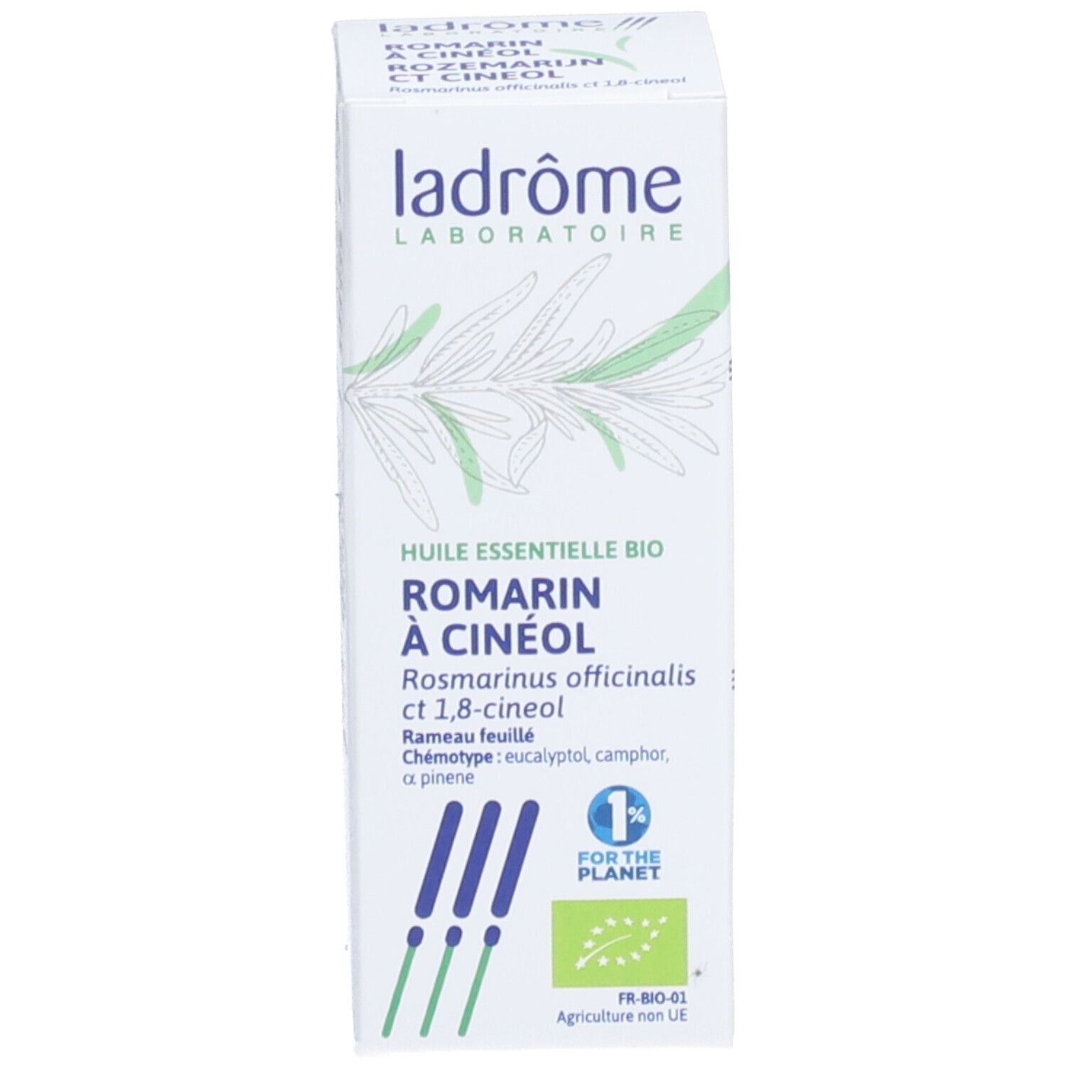 Witte doos met tekst: Huile essentielle BIO Romarin à cinéol. Logo en tekst. Certificering FR-BIO-01.