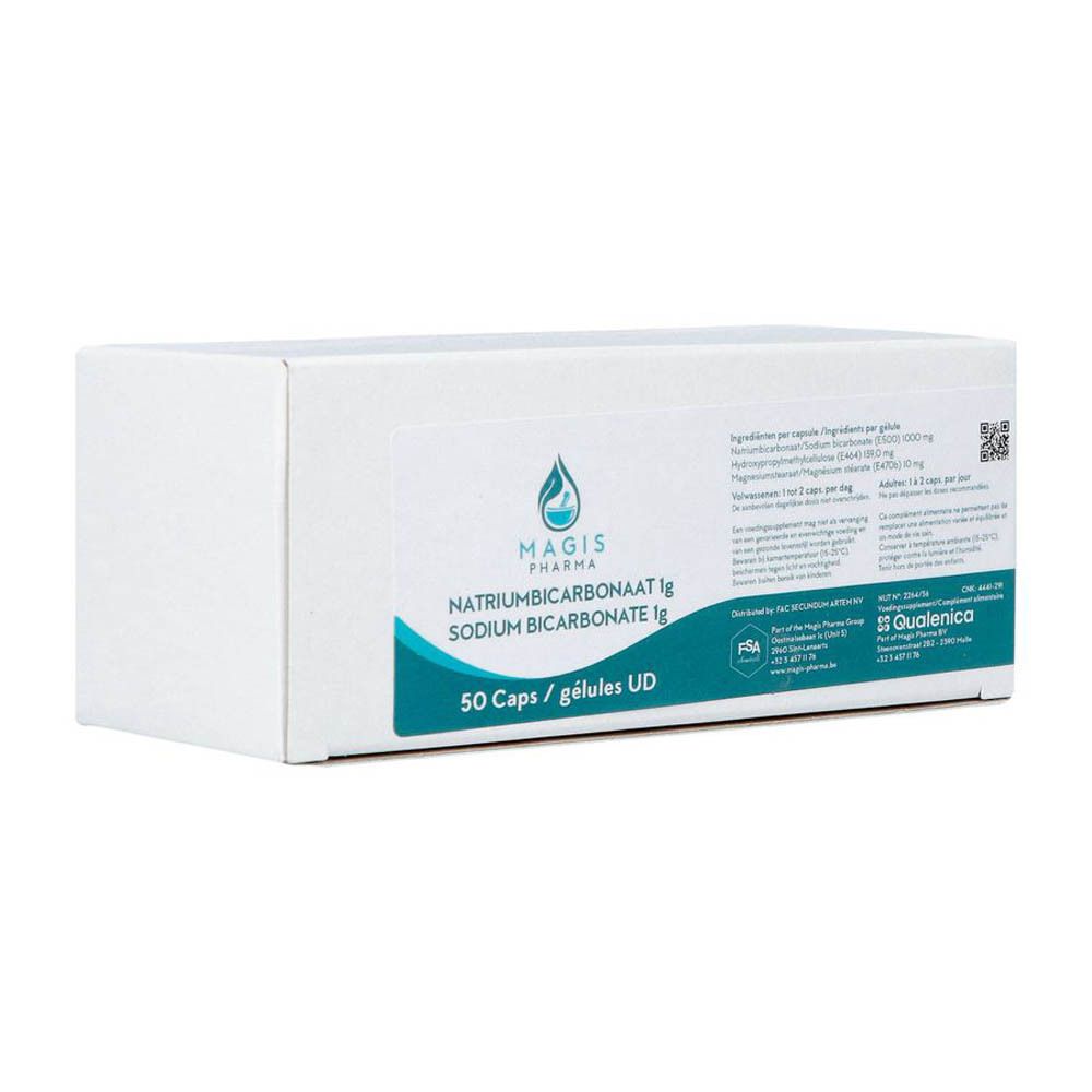 Witte doos met blauwe en gele accenten. Opschrift: Magis Pharma, Natriumbicarbonaat 1g, 50 capsules. Tekst in Nederlands en Frans. Qualinica-logo.