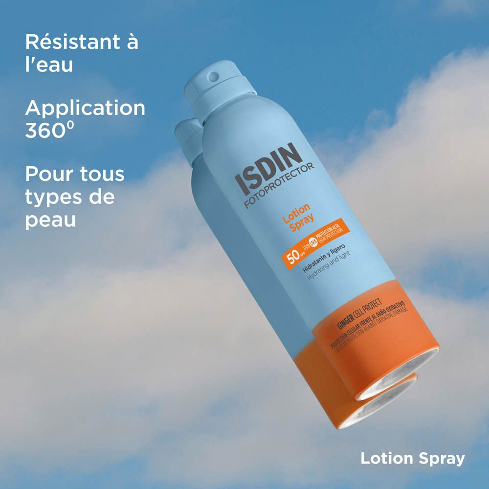Deux flacons bleus dans le ciel. ISDIN Fotoprotector Lotion Spray SPF 50. Texte : Résistant à l'eau, application 360°.