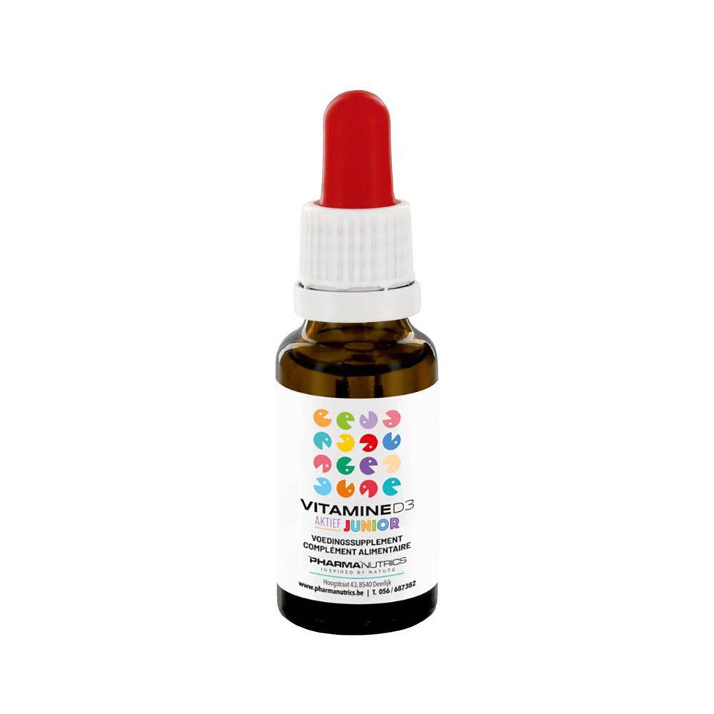 Bruine glazen fles met rode pipet. Etiket met productinformatie. PharmaNutrics Vitamine D3 Active Junior.