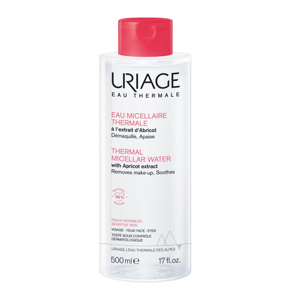 Vrouwelijk gezicht. Watje reinigt de huid. Teksten: Efficace sur le maquillage waterproof, fini non gras.