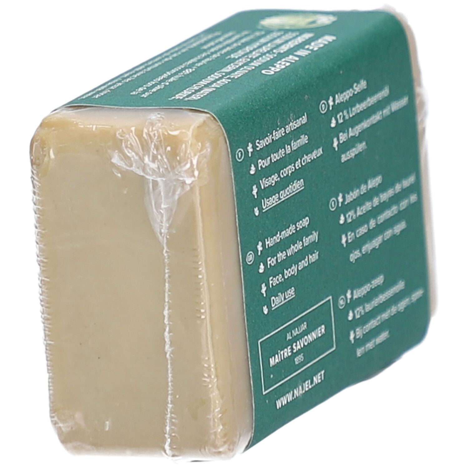 Achterkant van zeep in groene verpakking. Tekst: Savoir-faire artisanal, visage, corps et cheveux, usage quotidien. Al Najjar, Maitre Savonnier.